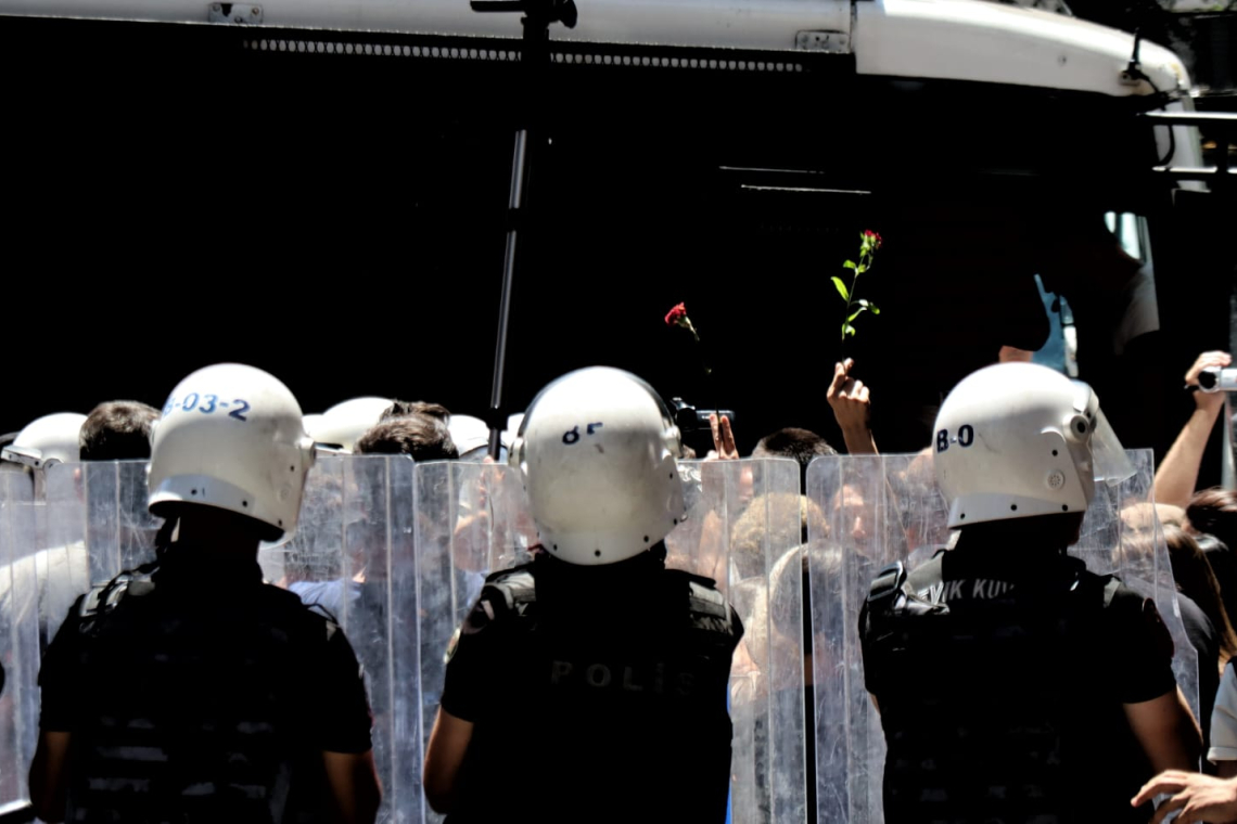 Cumartesi Anneleri/İnsanları’nı takip eden gazeteciler: Polis şiddetinin belgelenmesi istenmiyor  