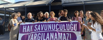 İzmir’de yargılanan iki hak savunucusu hakkında beraat kararı verildi