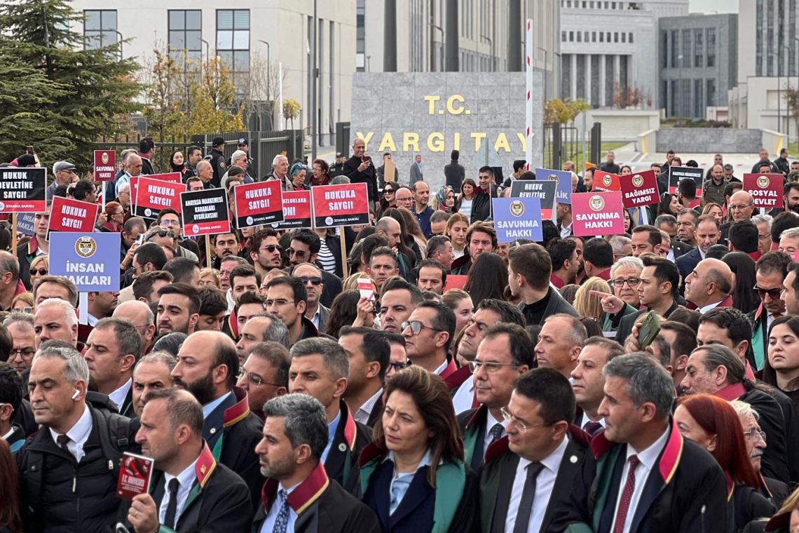 Avukatlar “hukukun üstünlüğü” için Yargıtay’a yürüdü 