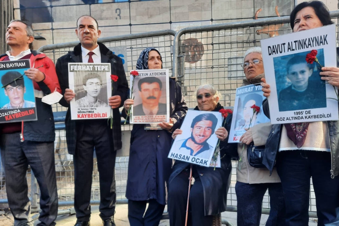 Cumartesi Anneleri’nin eylemine AP Türkiye Raportörü Amor gözlemci olarak katıldı