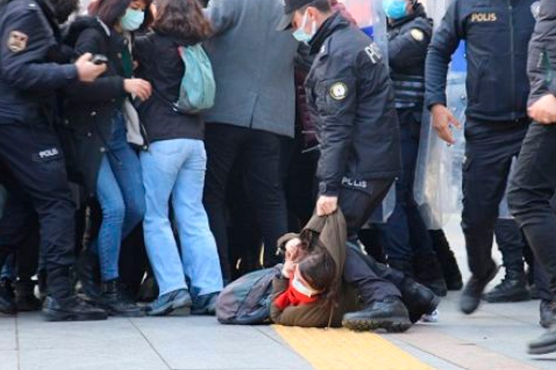 ‘Kayyum rektör’ protestosu davası: ‘Polisler beni yerde sürüklerken nefessiz kaldım’