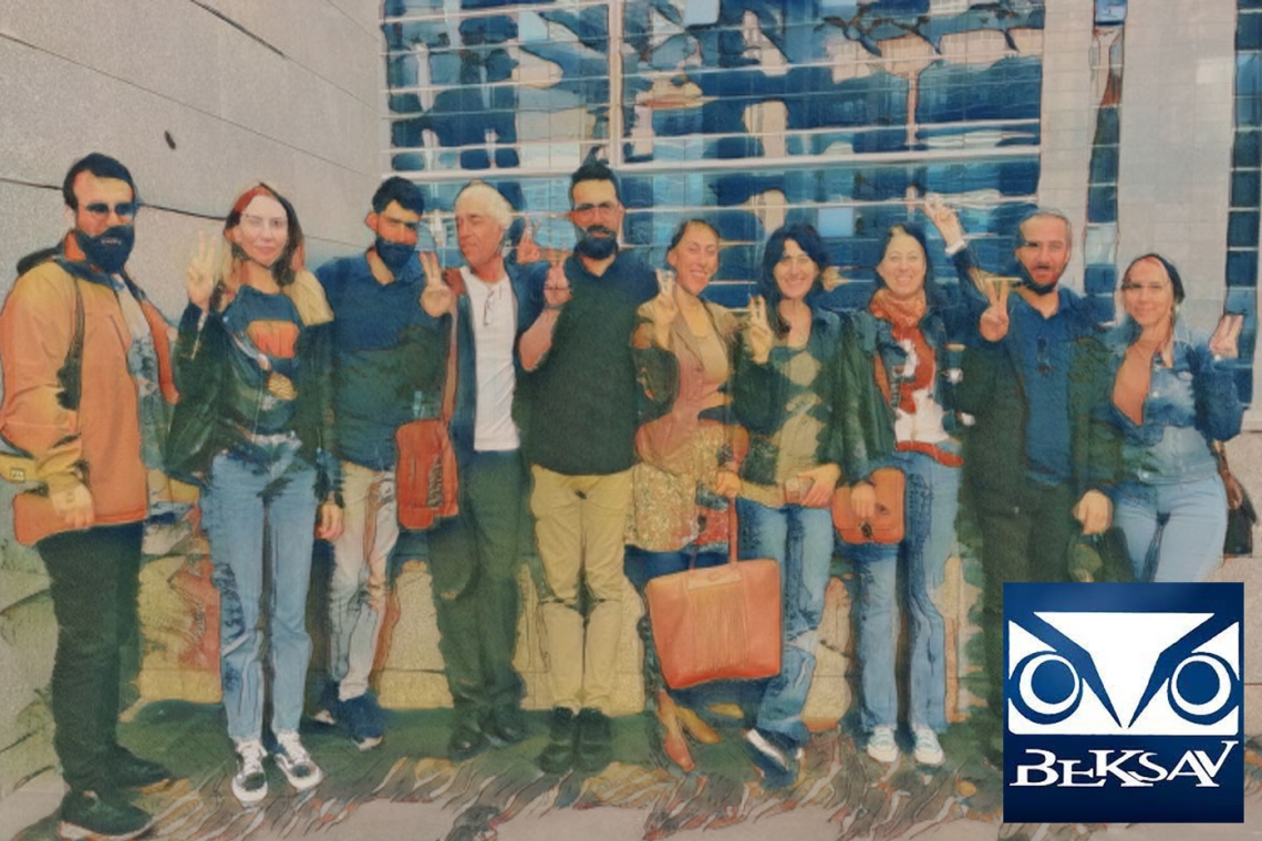 Tak diye yasak, şak diye dava: Çay da içmeyin, film de izlemeyin