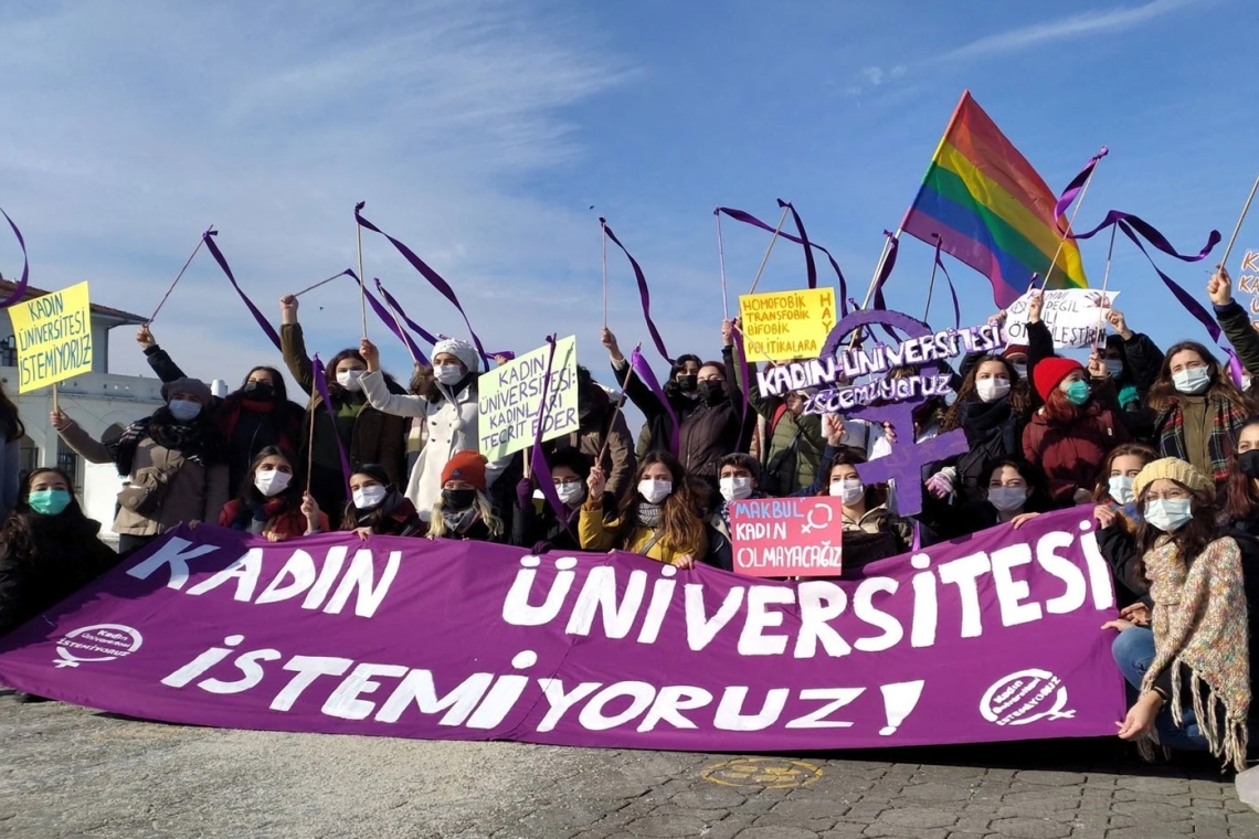 Kadın Üniversitesi’ni protesto eden öğrenciler: Polislerce darp ve taciz edildik