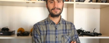 Police officers first assault journalist, then file complaint against him