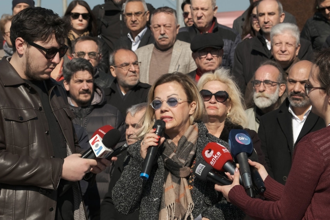 Izmir journalists hold protest for colleague Süleyman Gençel