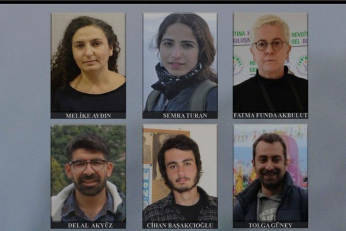 İzmir’de altı gazeteci gözaltına alındı, 24 saat avukat kısıtlılığı getirildi