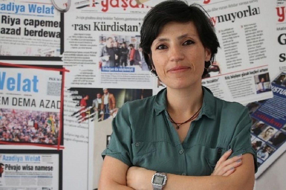 Gazeteci Dicle Müftüoğlu, 306 gün tutukluluğun ardından tahliye edildi