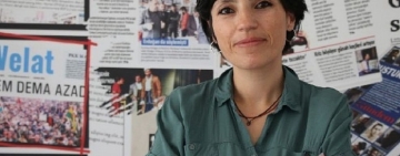 Gazeteci Dicle Müftüoğlu, 306 gün tutukluluğun ardından tahliye edildi
