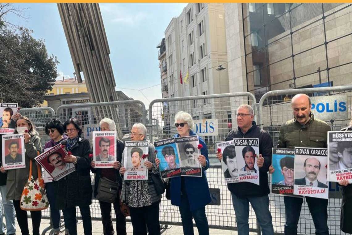 Cumartesi Anneleri'ne yönelik kısıtlamalar sürüyor