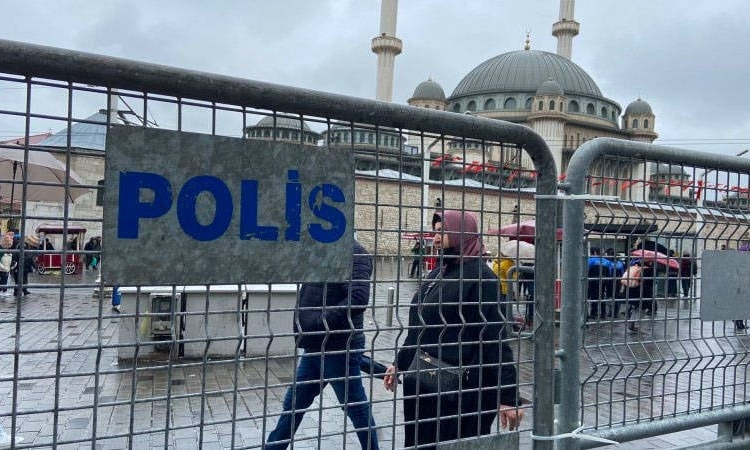 AYM kararına rağmen Taksim kapatıldı: Polis gaz ve plastik mermi kullandı, 217 kişi gözaltına alındı