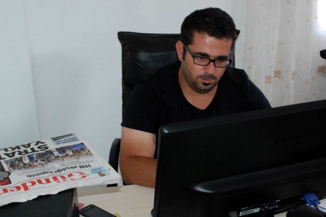 Gazeteci Yılmaz’ın ‘hakaret’ iddiasıyla yeniden yargılandığı davada beraat kararı verildi