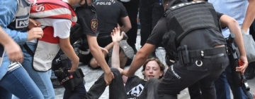Appeals court overturns decision protecting police officers accused of torturing journalist