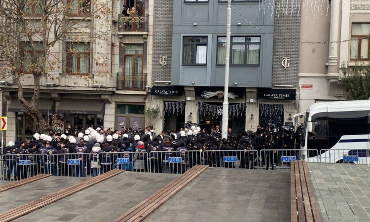Nazım Daştan ve Cihan Bilgin anmasına katılan gazetecilerin davası 3 dakika sürdü