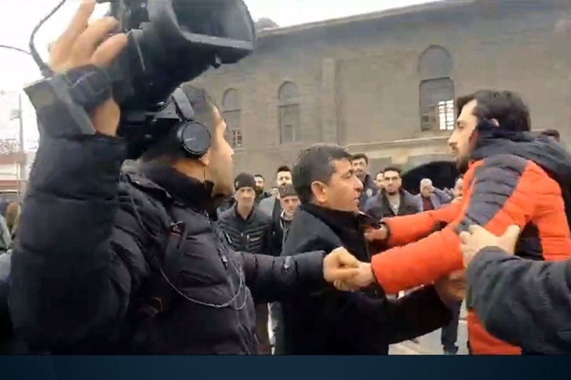 Rûdaw TV ekibine saldıran kişi hakkındaki takipsizlik kararı kaldırıldı, dava açıldı