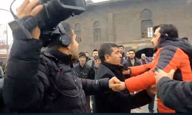 Rûdaw TV ekibine saldıran kişi hakkındaki takipsizlik kararı kaldırıldı, dava açıldı