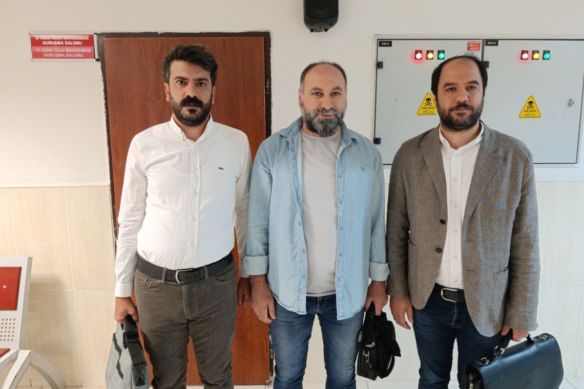 Kürtçe hizmet vereceğini duyuran kafe sahibinin davası görüldü