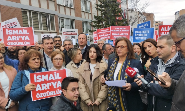 Gazeteciler Arı ve Uludağ için Ankara'da ortak açıklama okundu: “Gazeteciler düşman değildir, bu hukuktan vazgeçilmelidir”