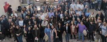 İzmir’de 11 LGBTİ+ hak savunucusu, beş illüstrasyon nedeniyle yargılanmaya başlandı 