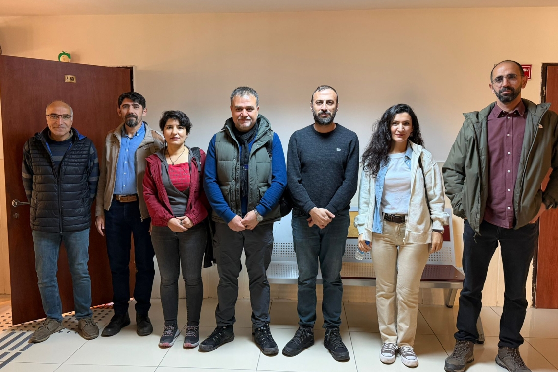 Diyarbakır’da 19 gazetecinin yargılandığı davada mahkeme dört yıldır yurt dışı yasağını kaldırmıyor