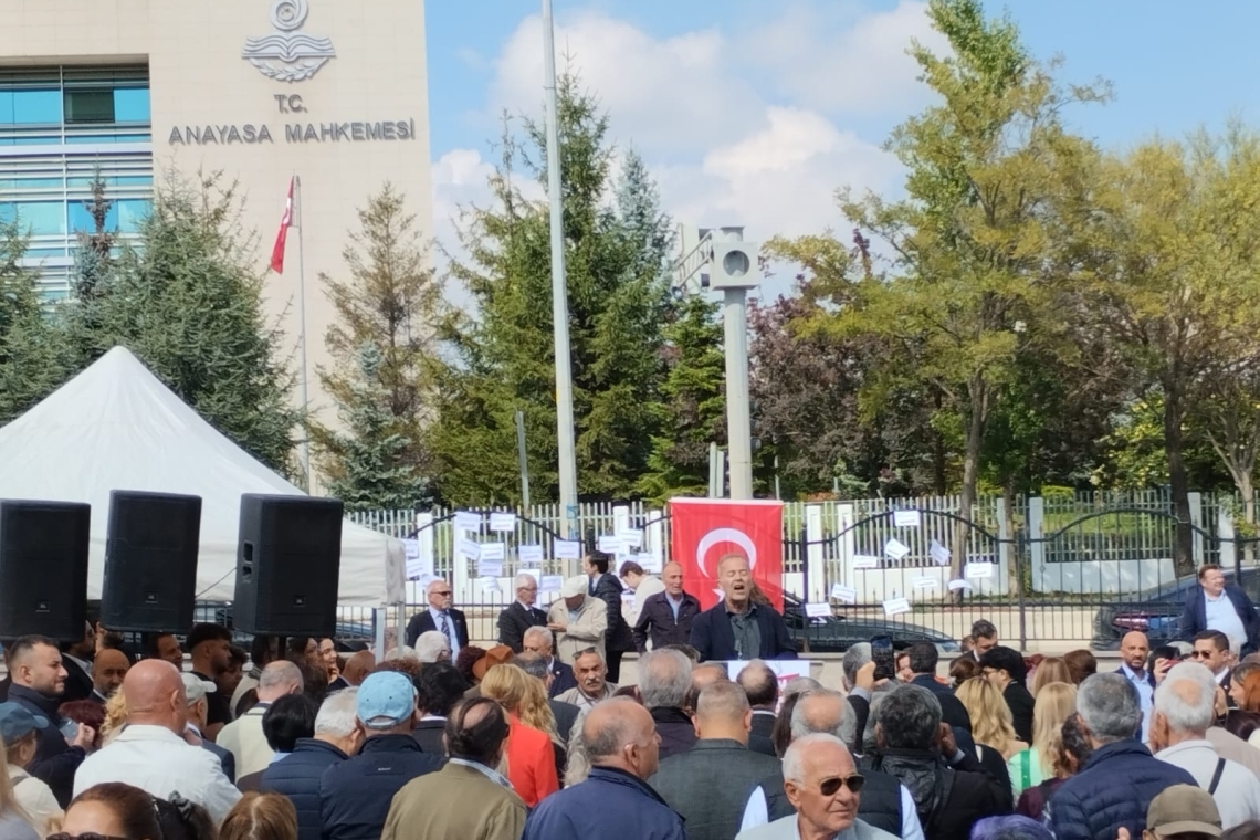 Press groups and political parties protest outside Turkey’s Constitutional Court: “Obstruction is unacceptable”